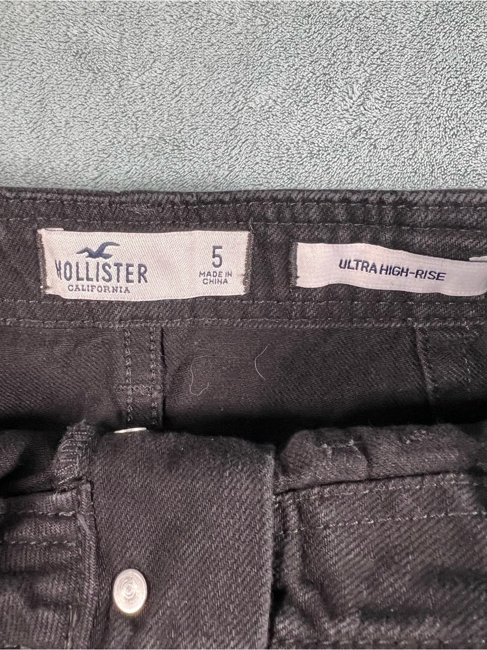 Hollister Ultra High Rise Black Button Front Denim Mini Skirt Women’s Size 5 - Picture 3 of 9